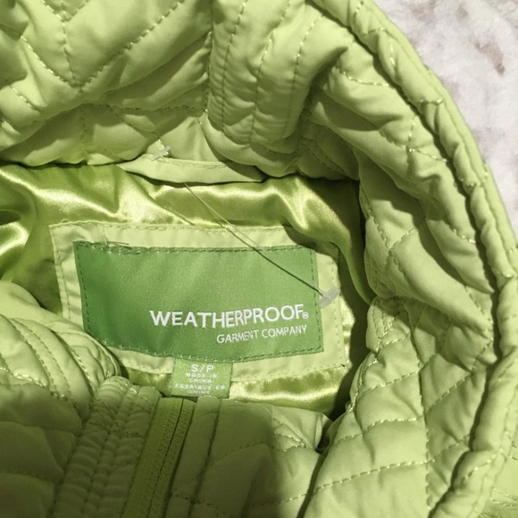 Beautiful lime green puffer coat - Picture 2 of 3